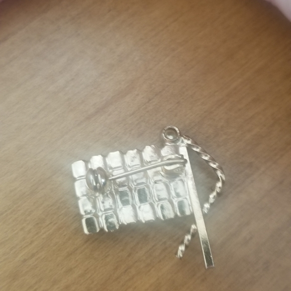 Canadian Flag Pin - Picture 2 of 2